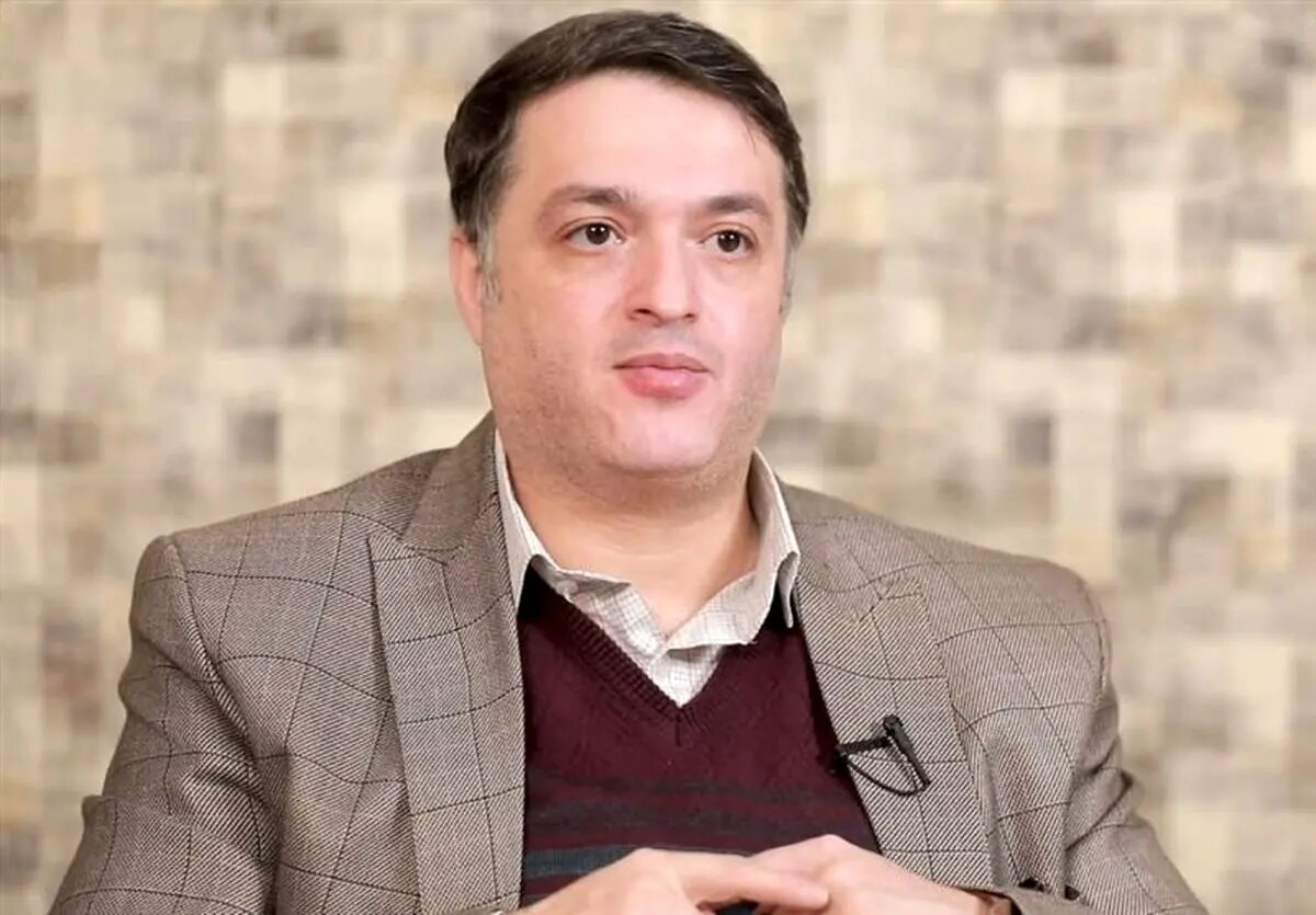 در معیت شاعر؛ روایتی ادبی از رویدادی سیاسی