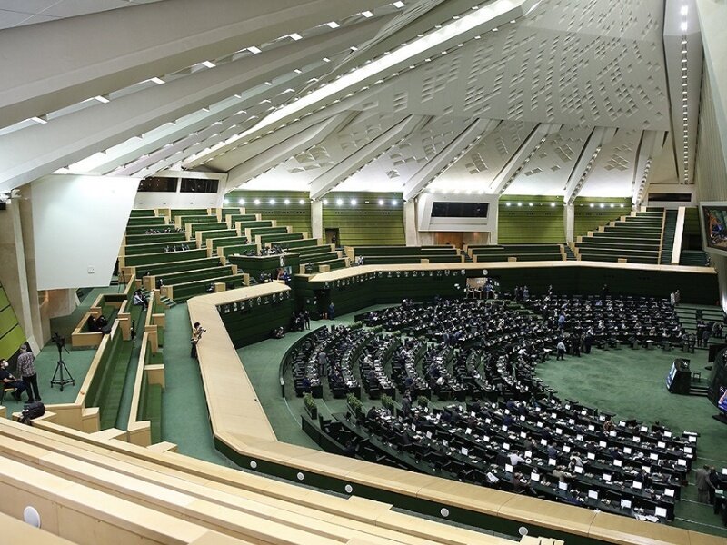 انتقاد روزنامه دولت از مجلس:مگر رهبری نگفتند از ابزارهای نظارتی بصورت افراط استفاده نکنید؟/وزیر هنوز از مجلس به دفترش نرسیده بود که سوال بعدی مطرح شد!