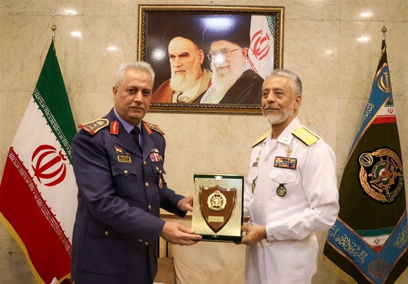 دیدار رئیس دانشگاه دفاع ملی و تحقیقات نظامی عراق با امیر دریادار سیاری – تسنیم دیدار رئیس دانشگاه دفاع ملی و تحقیقات نظامی عراق با امیر دریادار سیاری – تسنیم