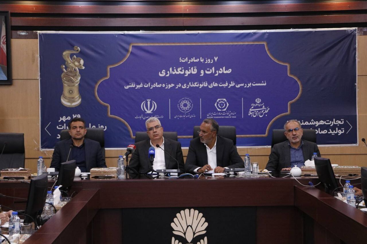 رئیس سازمان توسعه تجارت : در حوزه صادرات در داخل با مشکلات قابل توجهی مواجه هستیم