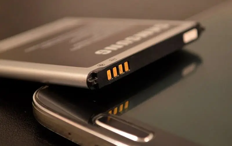 راز کوتاه بودن عمر باتری گوشی‌ها فاش شد