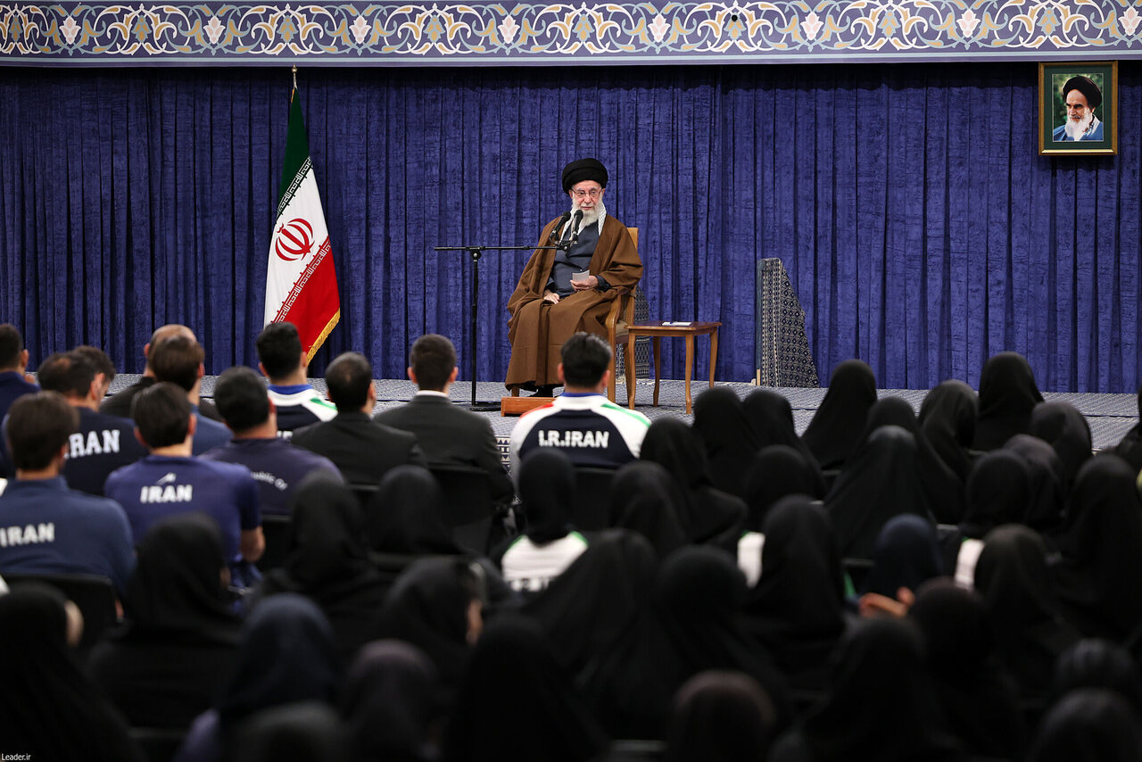 رهبر انقلاب خطاب به رئیس جمهور آمریکا: اصلاً شما چه کاره هستی؟!/ یاوه‌گویی‌های سخیف رئیس جمهور آمریکا، تلاش برای روحیه دادن به صهیونیست‌های مأیوس