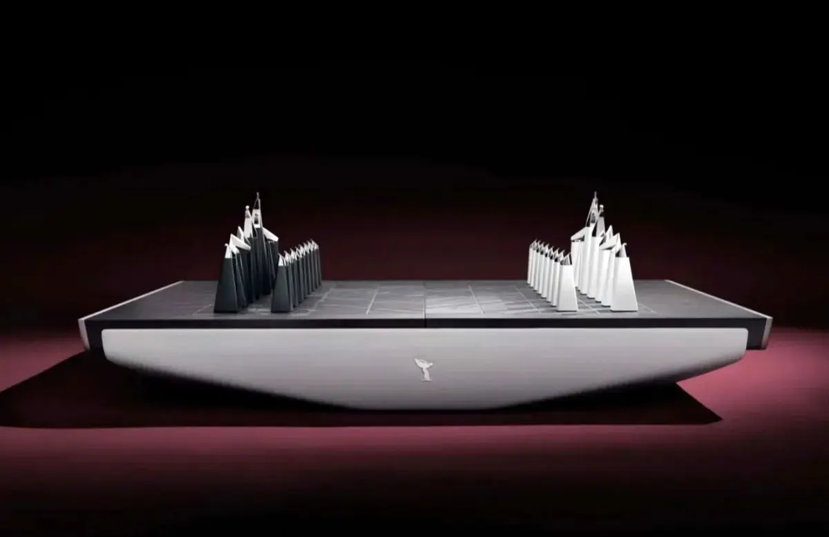 رولزرویس حالا میز شطرنج هم می‌سازد؛ ترکیبی چشم‌نواز از چوب و آلومینیوم+فیلم و عکس