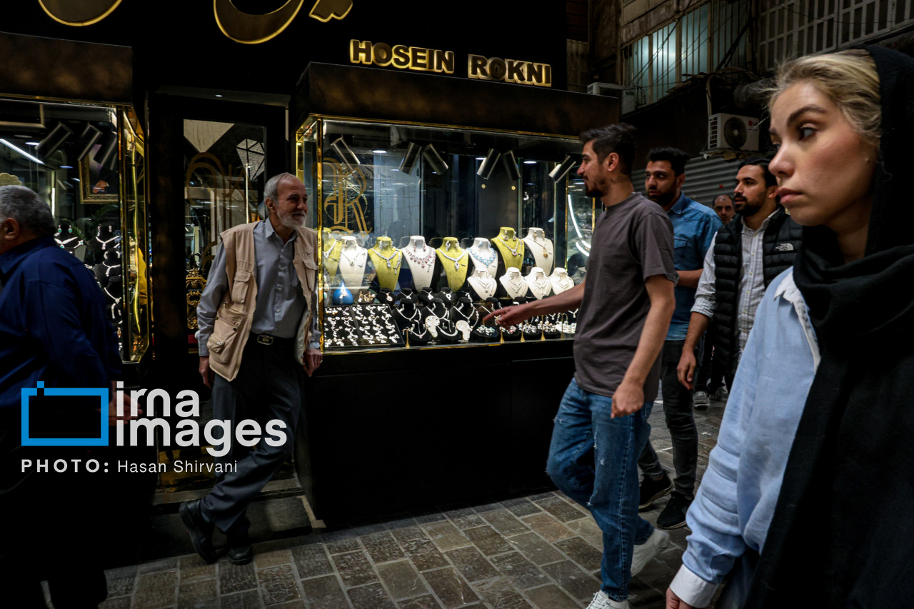 ریزش قیمت ارزها در مرکز مبادله/نوسان در بازار طلای تهران