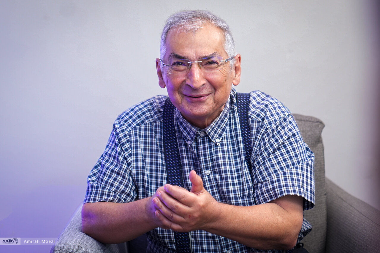 زیباکلام: زنان در ژاپن نخست وزیر می‌شوند و در ایران گشت ارشاد برمی‌گردد