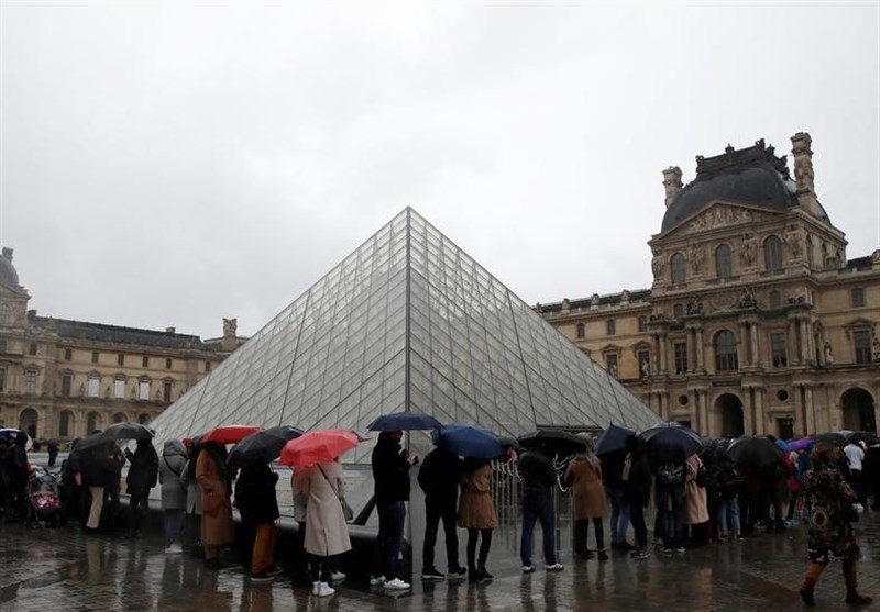 سارقان موزه لوور یک تاج گرانبها را جاگذاشتند/فراخوان اینترپل به کشورهای عضو – تسنیم