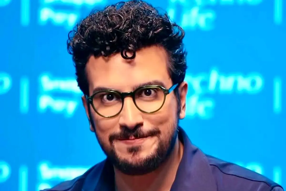 سلفی خنده دار امیرحسین قیاسی و مهرداد صدیقیان وسط خیابان سلفی خنده دار امیرحسین قیاسی و مهرداد صدیقیان وسط خیابان