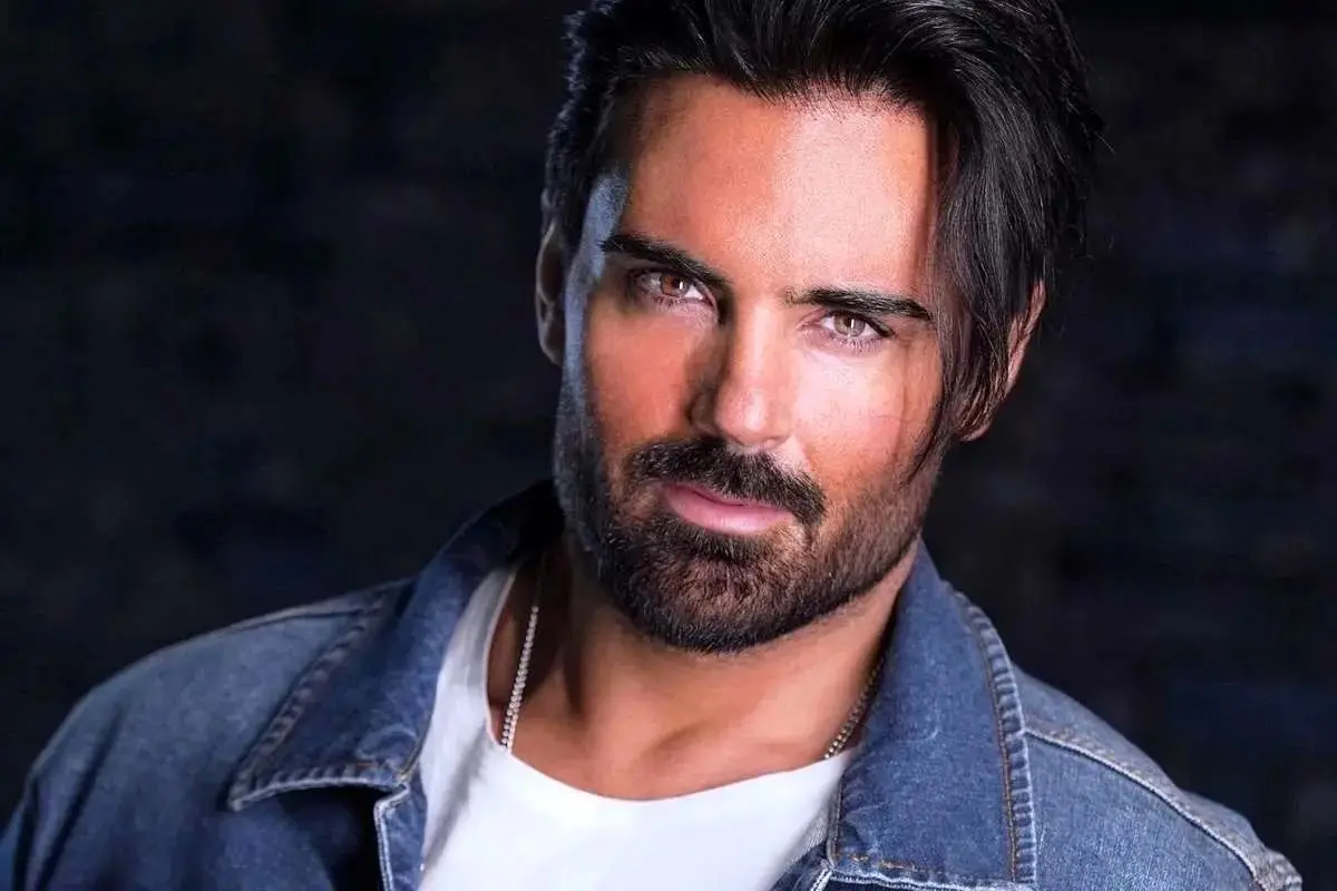 سهراب پاکزاد و انتشار عکسی خانوادگی به مناسبت تولد مادرش!