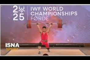 شادی به سبک رونالدو پس از شکستن رکورد وزنه‌برداری جهان/ویدیو