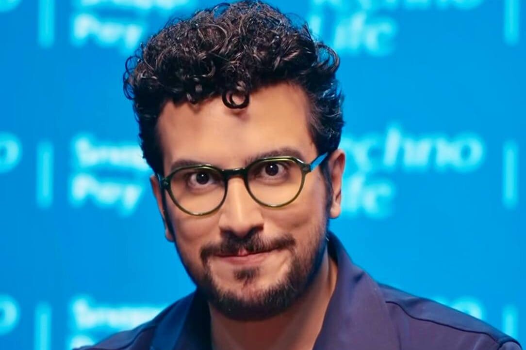 صحبت های بامزه کاظم سیاحی صدا پیشه عروسک پشه با امیر حسین قیاسی + ویدیو صحبت های بامزه کاظم سیاحی صدا پیشه عروسک پشه با امیر حسین قیاسی + ویدیو