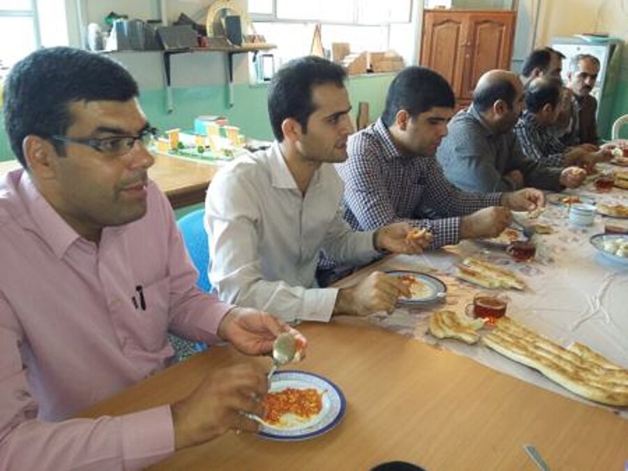 صرف صبحانه در ساعات اداری ممنوع است صرف صبحانه در ساعات اداری ممنوع است