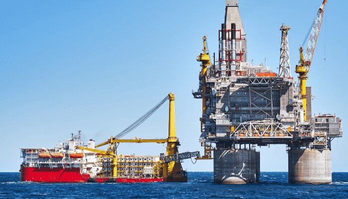 صعود قیمت نفت به بالاترین سطح یک‌هفته اخیر/ تحریم‌های روسیه و تصمیم اوپک‌پلاس بازار جهانی را داغ کرد