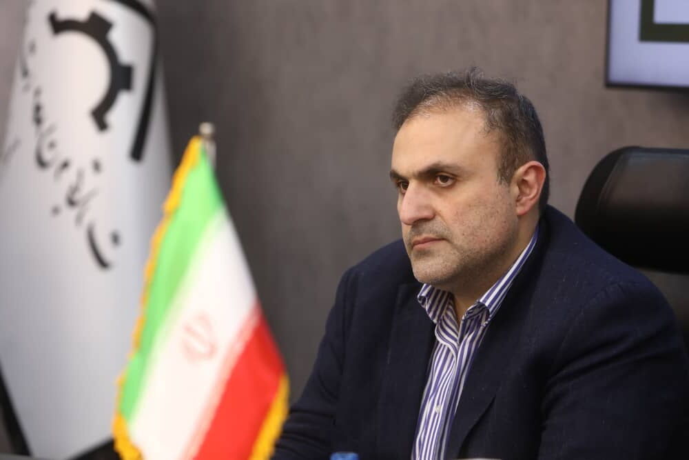 صنعتگران قمی با هر سختی سنگر تولید را حفظ کردند