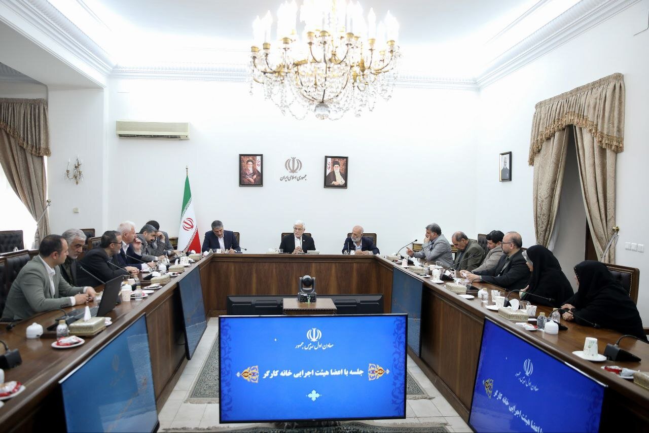 عارف: باید زنجیره تأمین و تولید کالاهای اساسی با بخش خصوصی باشد