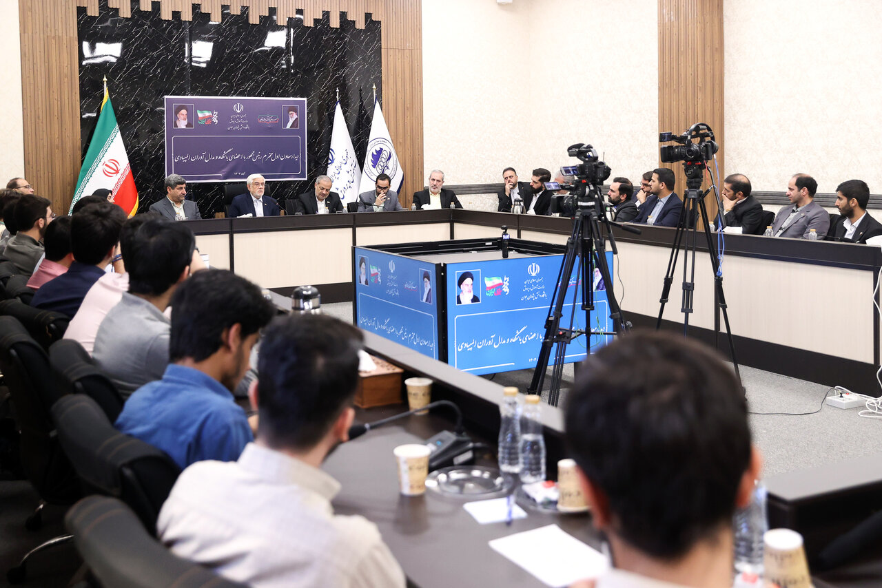 عارف: نخبگان باید در حکمرانی علمی کشور مشارکت داشته باشند