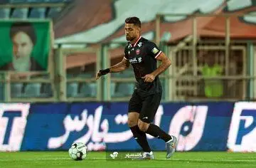 عذرخواهی پورعلی‌گنجی پس از اخراج مقابل تراکتور+ عکس