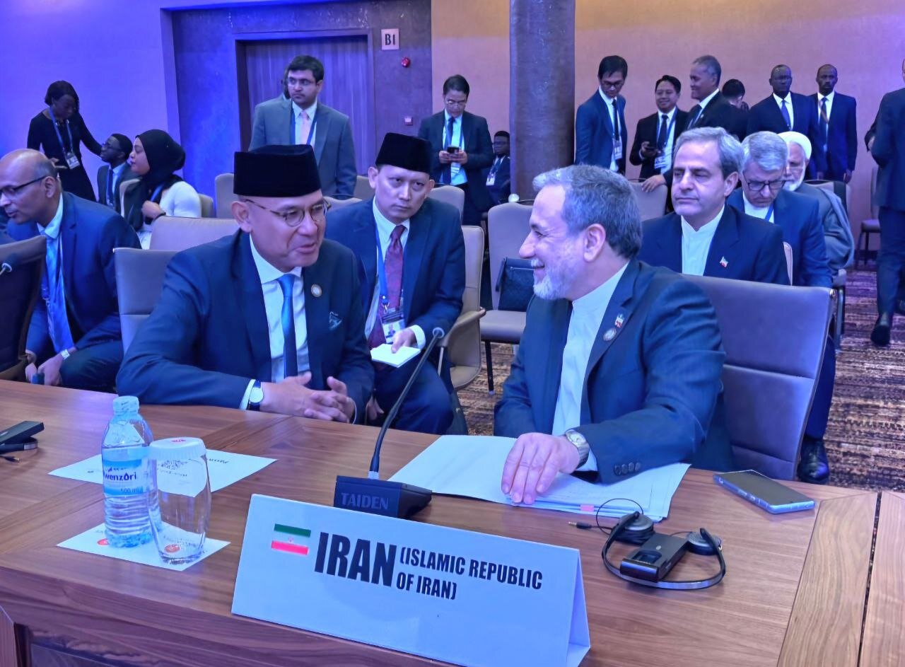 عراقچی با رئیس هیئت نمایندگی اندونزی گفتگو کرد