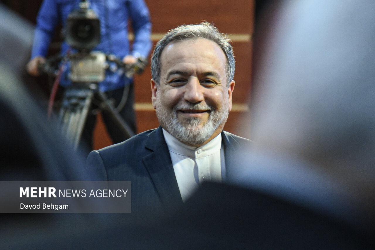 عراقچی: راه‌حل تقابل با تحریم‌ها، دیپلماسی اقتصادی است