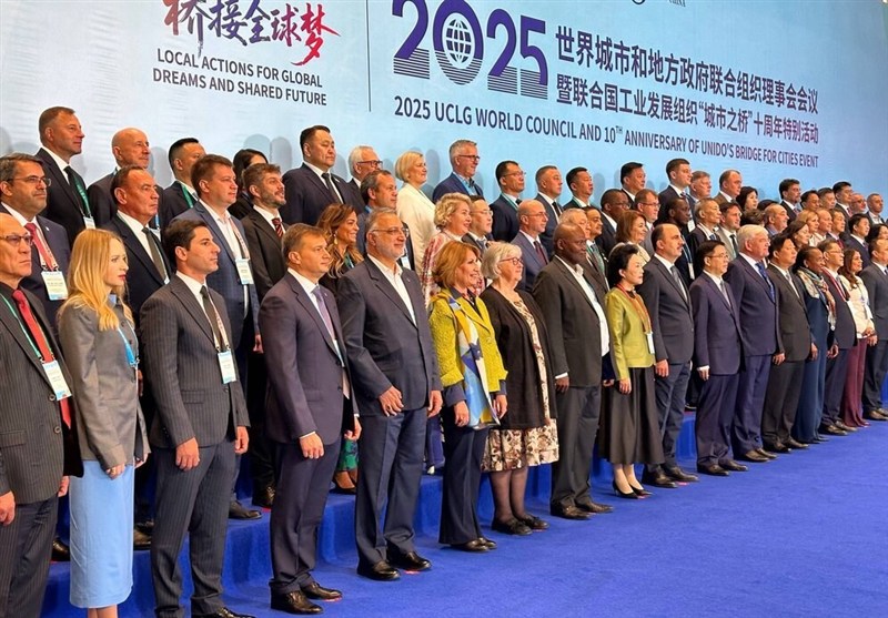 عکس یادگاری شهردار تهران با شهرداران جهان در نماد همبستگی شهرها – تسنیم