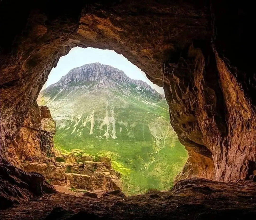 غار باستانی سوراخ سوراخ شد