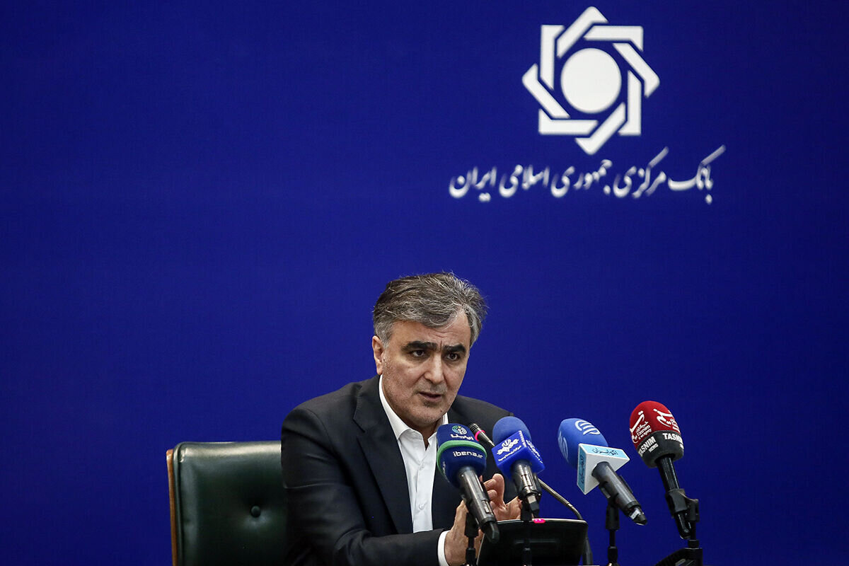 فرزین: هدفمان کنترل بازار ارز است