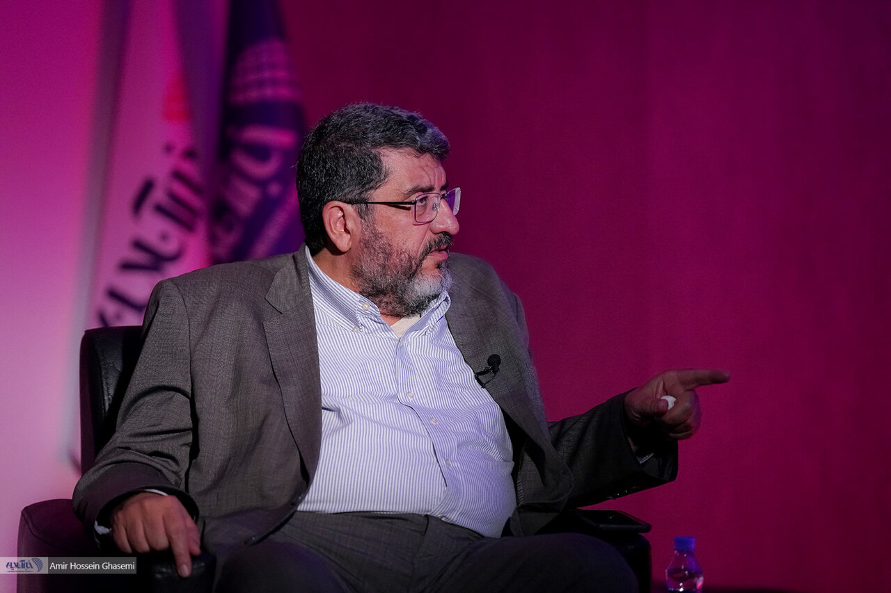 فواد ایزدی: شمخانی گفت موقع حمله فکر کردم زلزله شده است