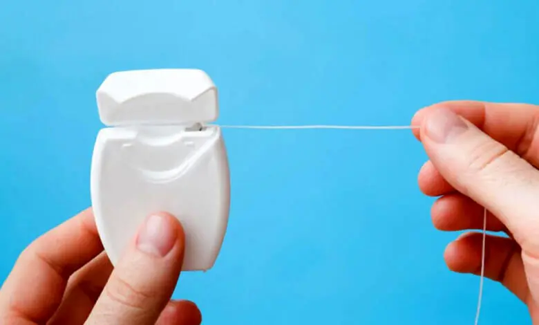 فواید شگفت‌انگیز نخ دندان؛ از پیشگیری پوسیدگی تا حفظ سلامت لثه‌ها