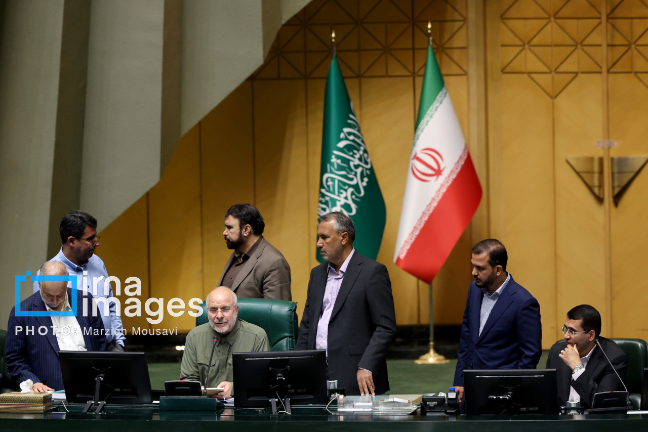 قالیباف: دولت برای ادغام یا انحلال سازمان امور عشایر به مجلس لایحه ارائه دهد