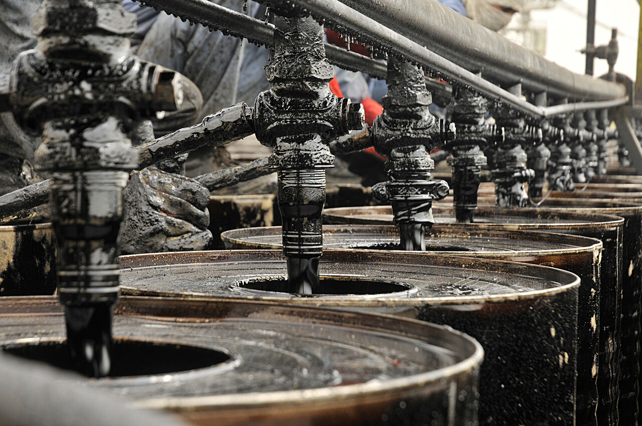 قصه قیر ایرانی از داغی پالایشگاه تا ترک‌های سرد خیابان