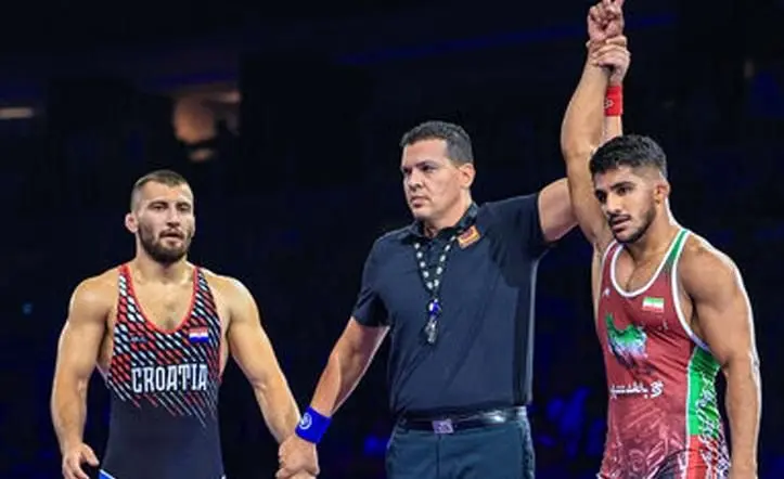 قهرمان کشتی جهان تماشاگر ویژه دیدار استقلال و فجر قهرمان کشتی جهان تماشاگر ویژه دیدار استقلال و فجر