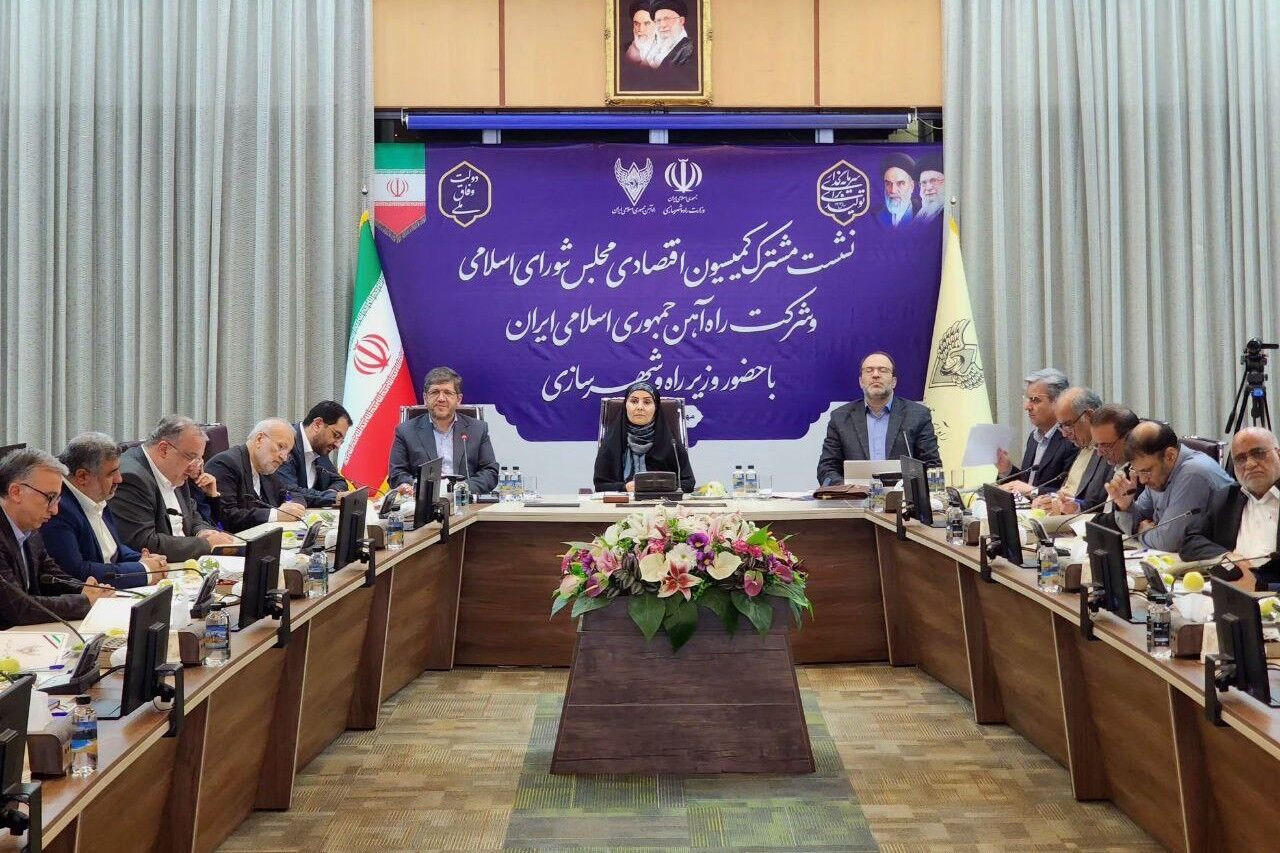 قیمتگذاری یارانه ای سوخت و قیمتگذاری تکلیفی حمل و نقل؛ ۲ چالش اصلی صنعت ریلی