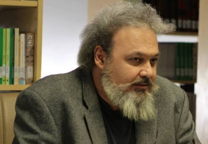 مامور غرب یا معذور شرق؟ مامور غرب یا معذور شرق؟