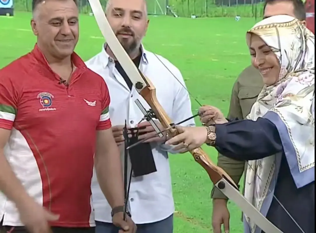 مجری صدا و سیما روی آنتن تیراندازی کرد!/ویدیو مجری صدا و سیما روی آنتن تیراندازی کرد!/ویدیو