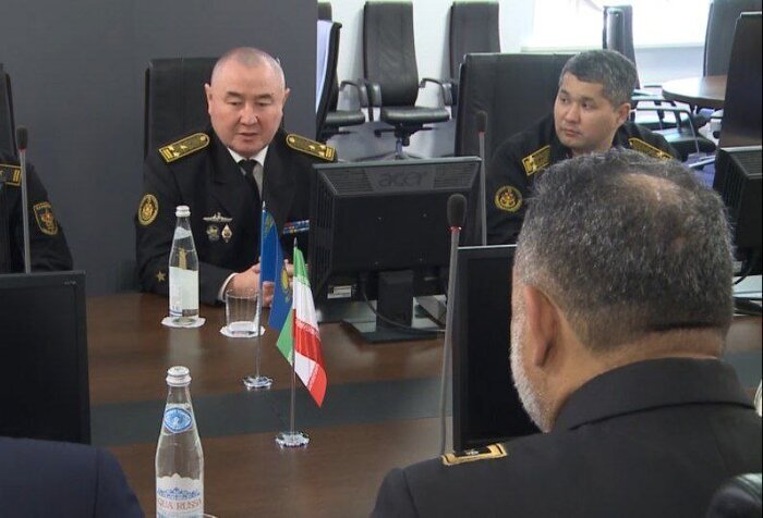 مذاکرات دوجانبه فرمانده نیروی دریایی ارتش در حاشیه اجلاس خزر