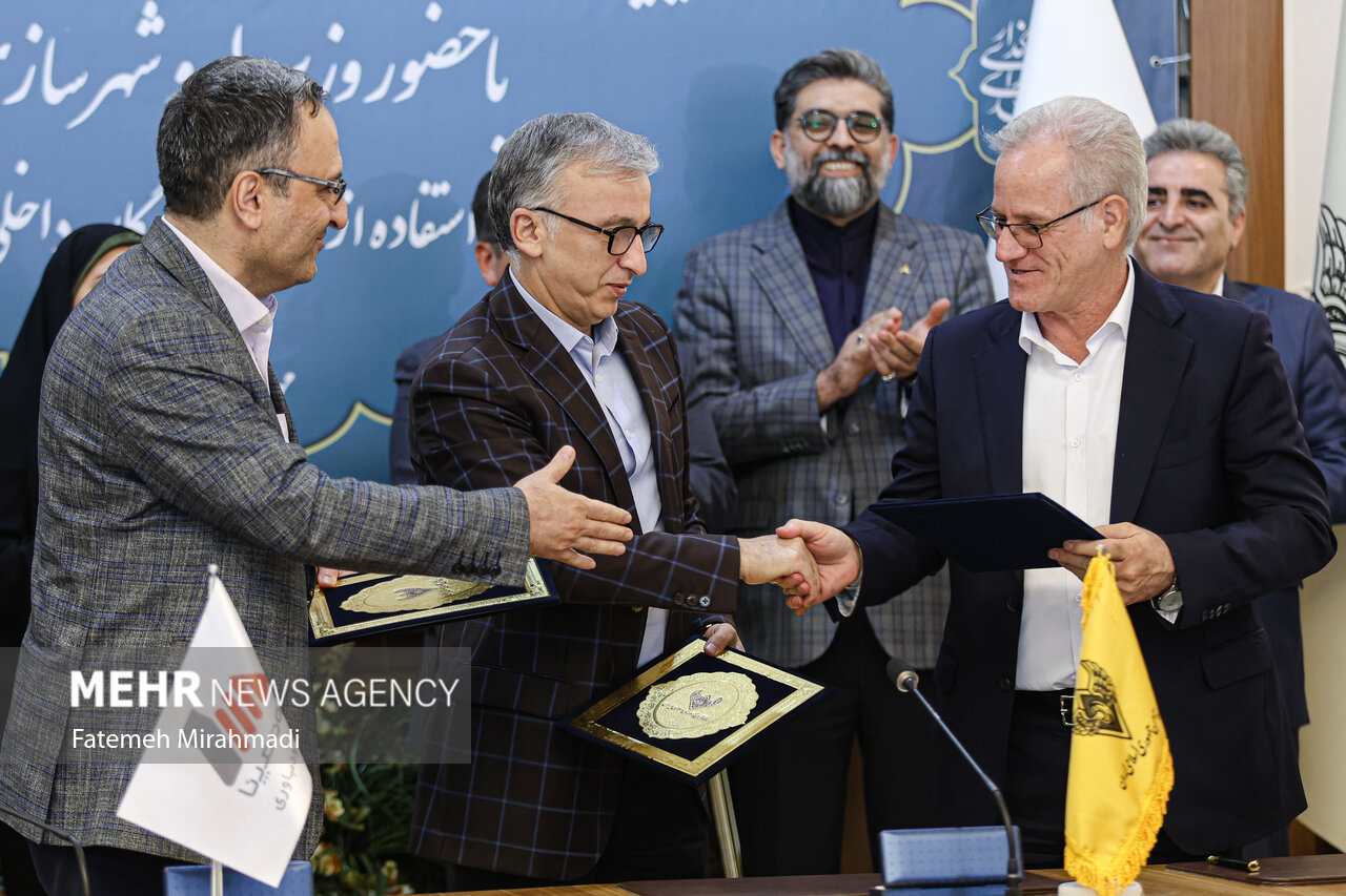 مراسم امضای قرارداد تامین ناوگان ریلی