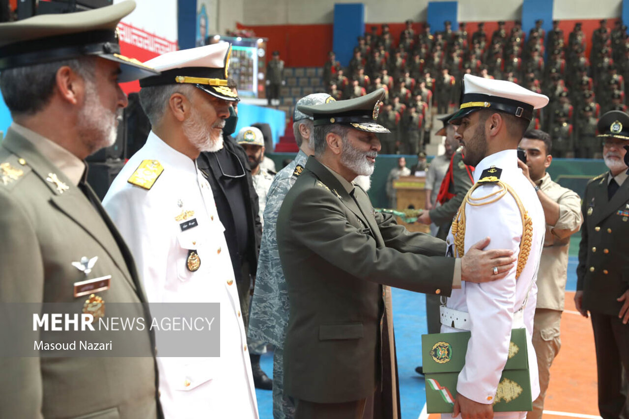 مراسم دانش‌آموختگی دانشجویان دانشگاه‌های افسری آجا