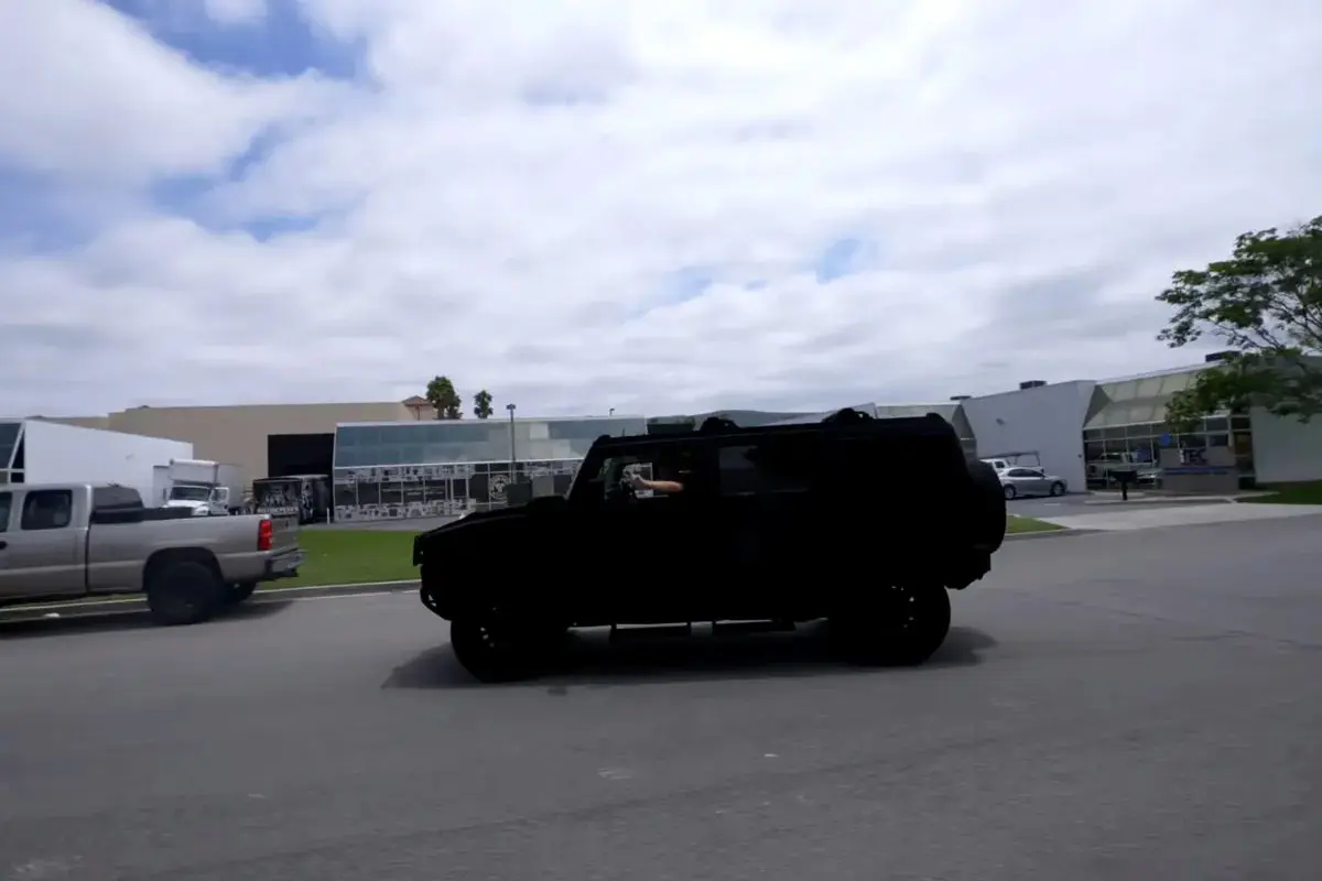 مشکی‌ترین هامر دنیا؛ خودرویی که نور را می‌بلعد! + فیلم