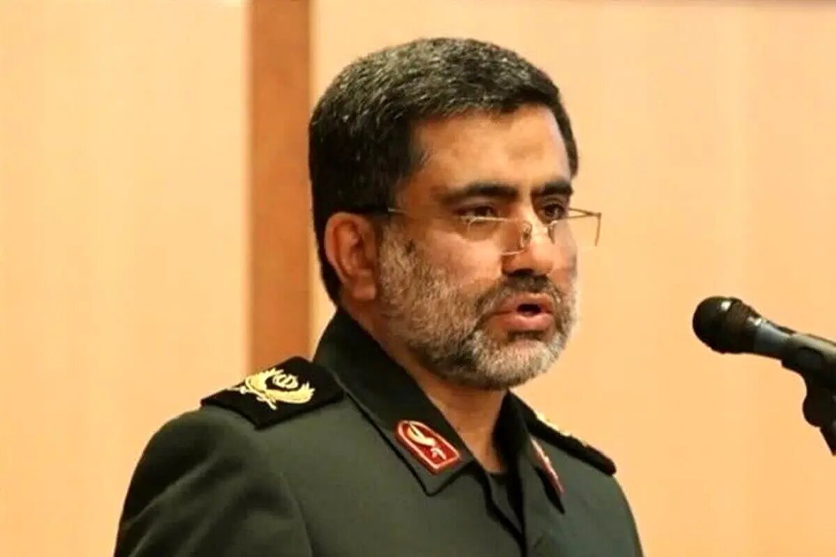 مقام سابق اطلاعات سپاه: تعداد زیادی از نفوذی‌ها ارشاد شدند/ دشمن جنگ‌طلب است و باید با زبان زور با آن صحبت کرد و سر جایش نشاند