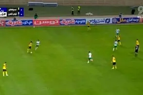 مقایسه خنده‌دار دانشگر و روبرتو کارلوس توسط گزارشگر اصفهانی/ویدیو