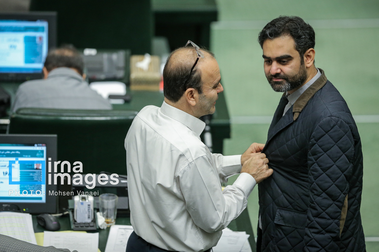 نماینده تهران: استیضاح همتی بازار ارز را آرام نگه داشت/ واکنش به سخنان باهنر