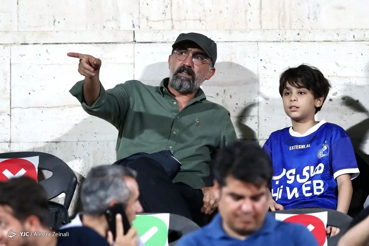 هادی حجازی‌فر پسرش را استقلالی کرد؛ روایت جالب از خانه‌ای آبی + فیلم