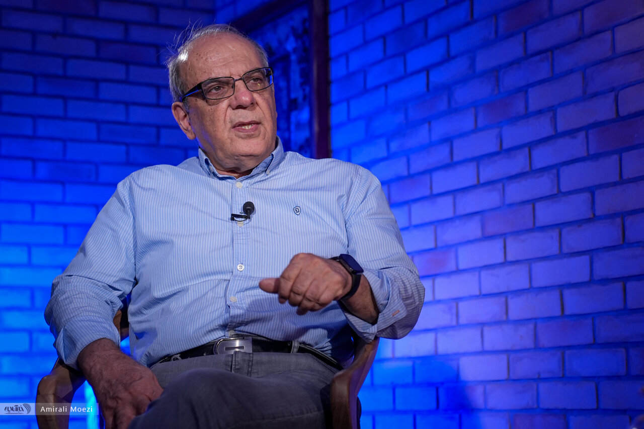 هشدار عباس عبدی به قالیباف درمورد بنزین؛ زخم ۱۳۹۸ هنوز تازه است، چرا باید دوباره همان مسیر اشتباه را برویم؟