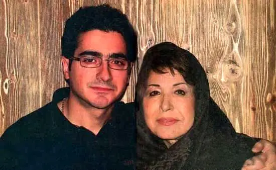 وداع تلخ همایون با مادرش/سخنرانی همایون شجریان در خاکسپاری بانو گل افشان در مشهد/ویدیو وداع تلخ همایون با مادرش/سخنرانی همایون شجریان در خاکسپاری بانو گل افشان در مشهد/ویدیو