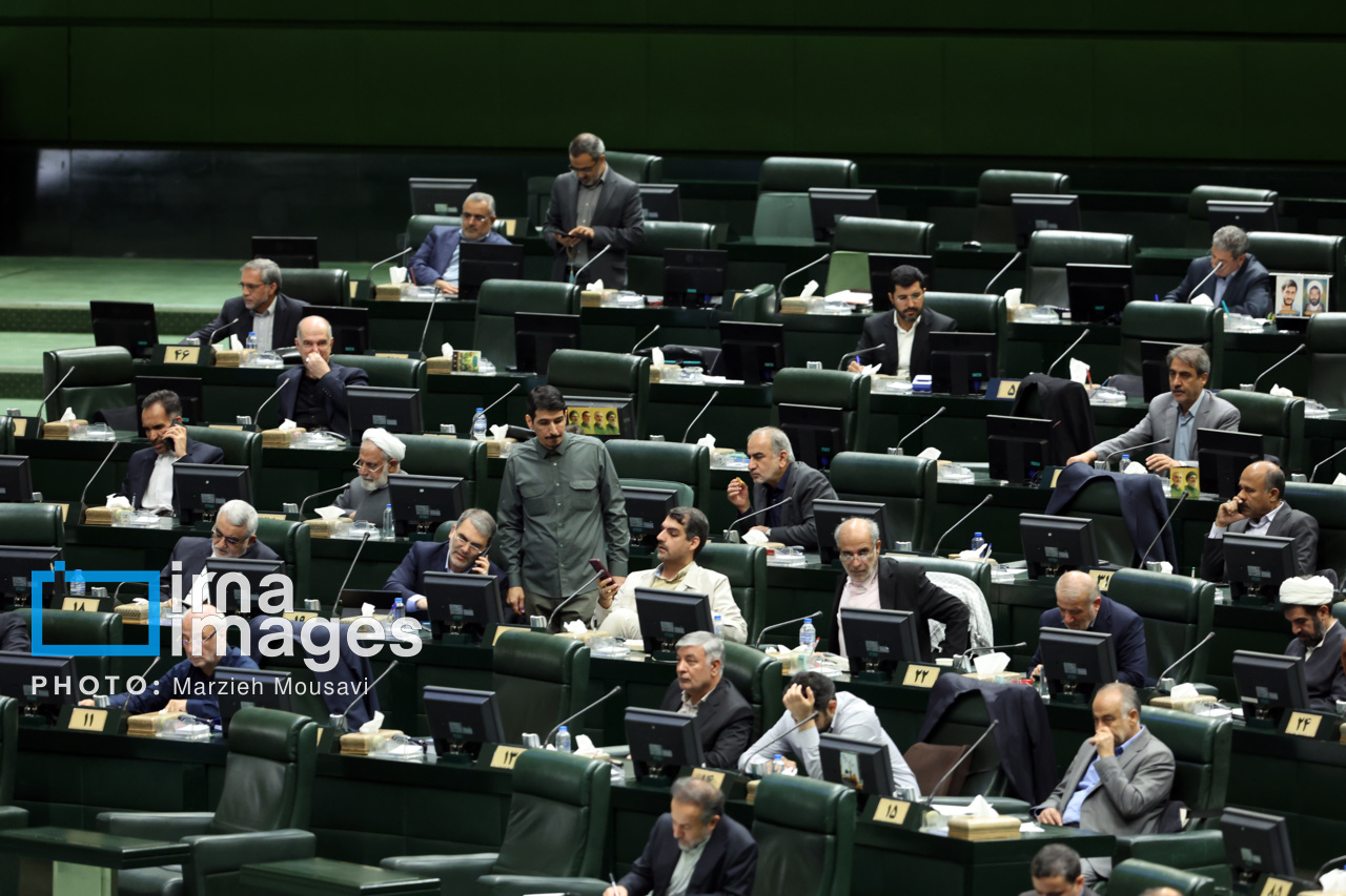 وزرای کار و جهاد کشاورزی و رئیس سازمان برنامه و بودجه امروز به مجلس گزارش می‌دهند