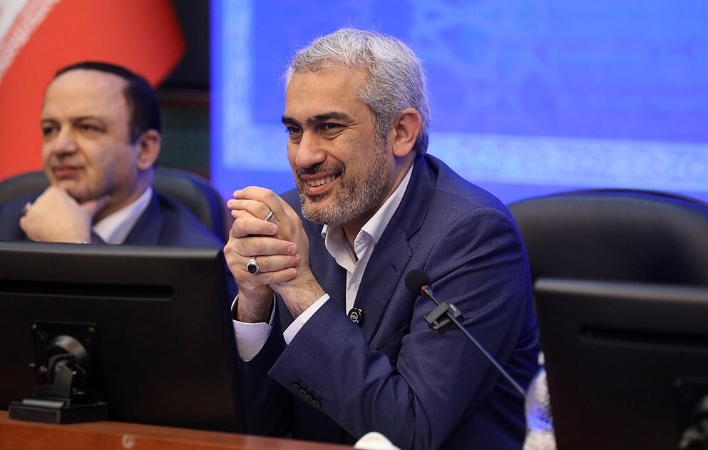 وزیر اقتصاد : مناطق آزاد باید نقطه آغاز اصلاحات اقتصادی در ایران باشند