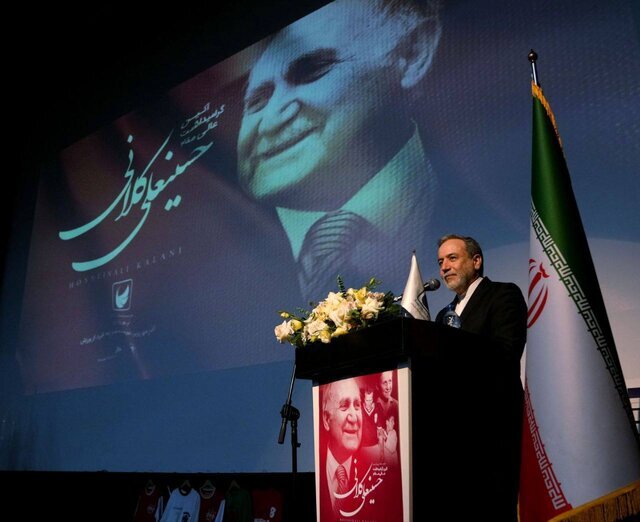 پخش ترانه لس‌آنجلسی در مراسمی با حضور عراقچی!