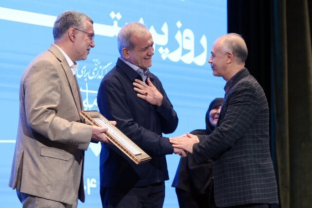 پزشکیان: ما وارث روندی هستیم که اصلاح آن زمان‌بر و دشوار است/ به جایی رسیده‌ایم که حتی در پرداخت حقوق افراد مشکل داریم