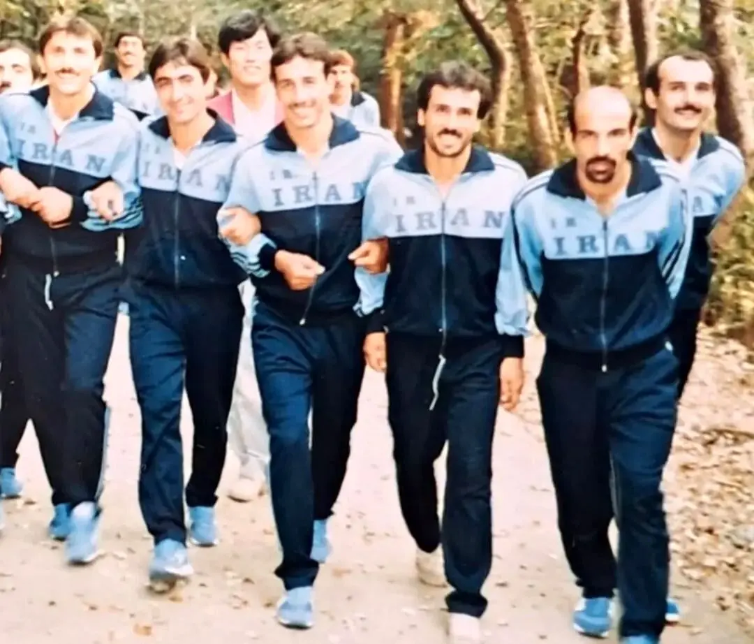 پیاده‌روی بازیکنان استقلال و پرسپولیس قبل از استعفا از تیم ملی!