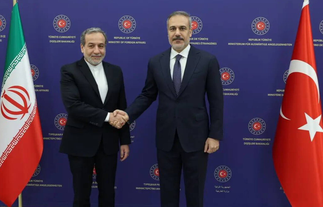 پیام تبریک عراقچی به هاکان فیدان به مناسبت عید جمهوریت در ترکیه پیام تبریک عراقچی به هاکان فیدان به مناسبت عید جمهوریت در ترکیه