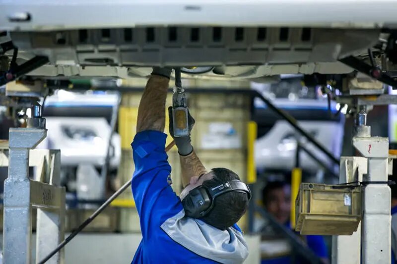 چرا خودروسازان ایران مونتاژ کار شدند؟/ تولید هر خودرو ۲۰۰۰ دلار ارز میبلعد چرا خودروسازان ایران مونتاژ کار شدند؟/ تولید هر خودرو ۲۰۰۰ دلار ارز میبلعد